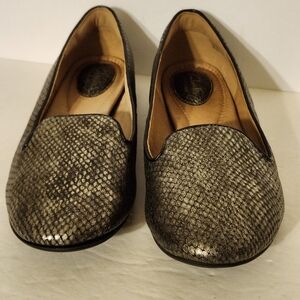 Clarks Silver Flats Sleek Slip-On Loafers